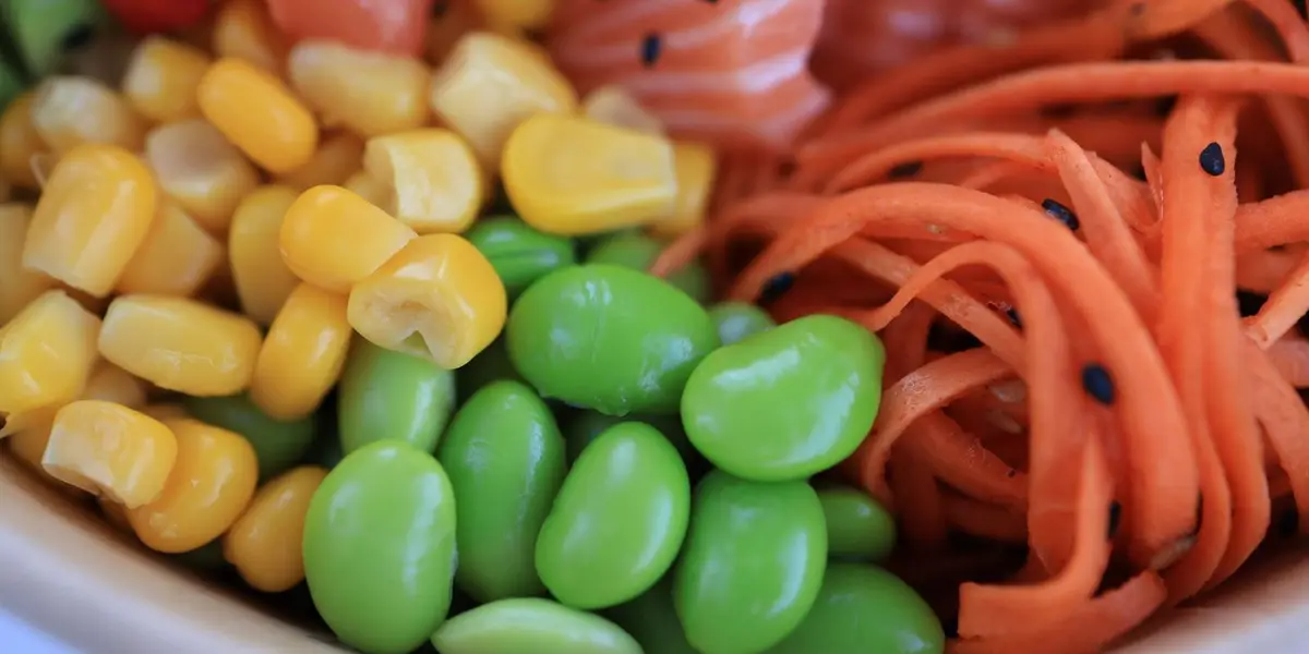 Poke bowl : composer un bol équilibré pas à pas